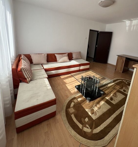 Titan, Bd. 1 Decembrie 1918, stradal, 5 minute de metrou