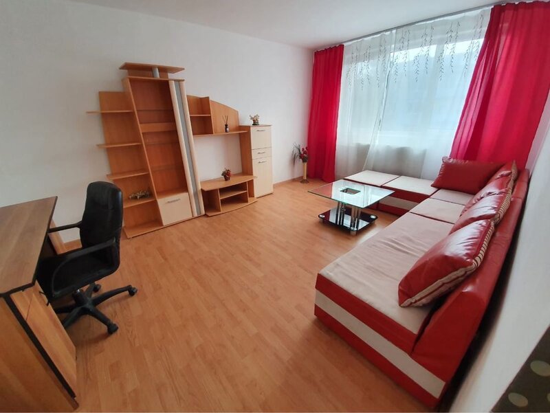 Titan, Bd. 1 Decembrie 1918, stradal, 5 minute de metrou