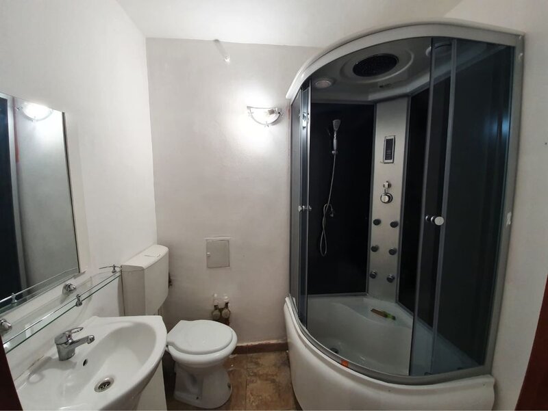 Titan, Bd. 1 Decembrie 1918, stradal, 5 minute de metrou