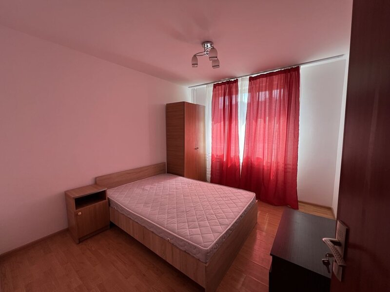 Titan, Bd. 1 Decembrie 1918, stradal, 5 minute de metrou