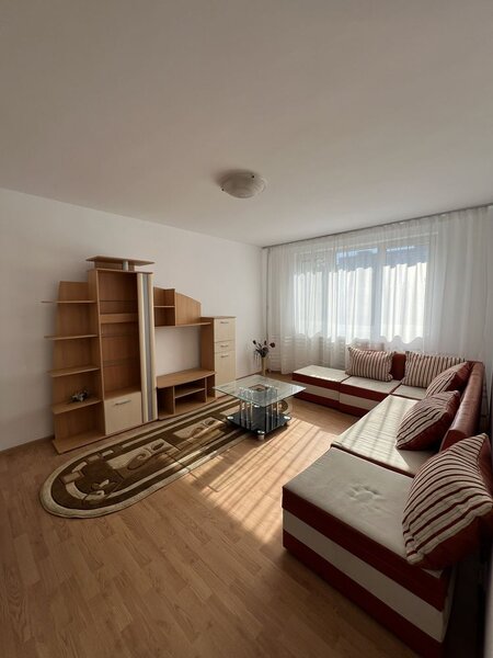 Titan, Bd. 1 Decembrie 1918, stradal, 5 minute de metrou