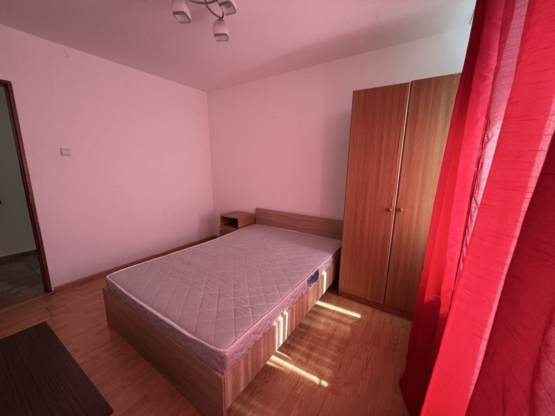 Titan, Bd. 1 Decembrie 1918, stradal, 5 minute de metrou