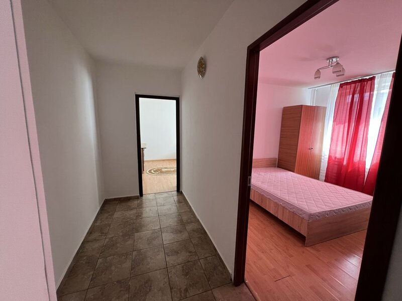 Titan, Bd. 1 Decembrie 1918, stradal, 5 minute de metrou