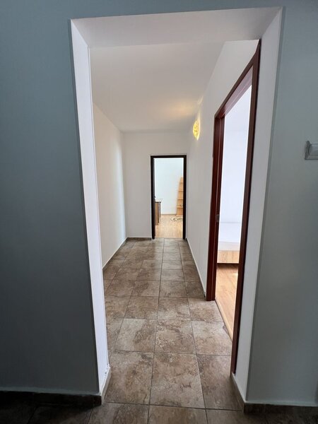 Titan, Bd. 1 Decembrie 1918, stradal, 5 minute de metrou