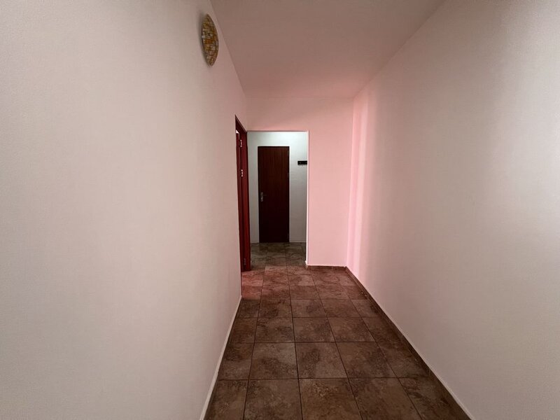 Titan, Bd. 1 Decembrie 1918, stradal, 5 minute de metrou