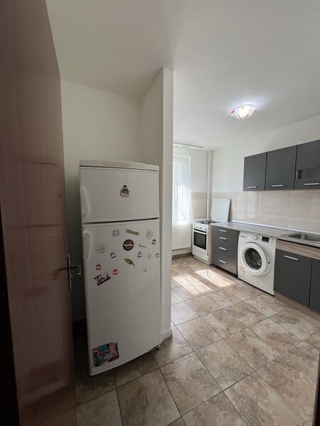 Titan, Bd. 1 Decembrie 1918, stradal, 5 minute de metrou