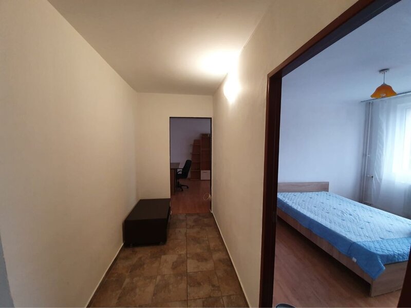 Titan, Bd. 1 Decembrie 1918, stradal, 5 minute de metrou